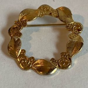 Vintage 60’s round brushed gold elven leaf 1.25” quality brooch